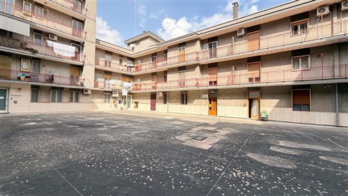 Zona Semi-Centrale, Appartamento di 4 Vani Oltre Accessori, Vano Deposito e Box Auto.